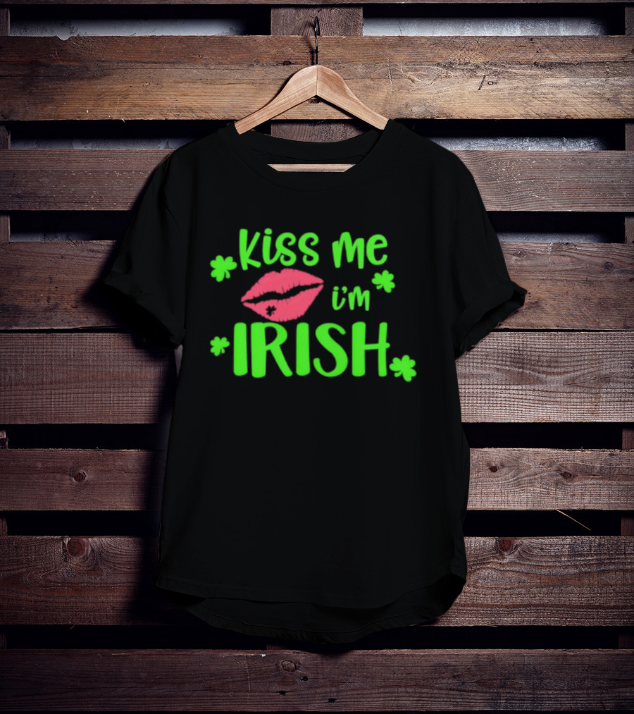 Kiss Me I'm Irish Shamrock Lips St Patrick's Day T-Shirt