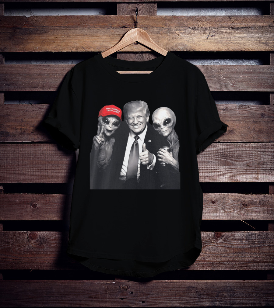 Make America Great Again Trump And Aliens Thumbs Up T-Shirt