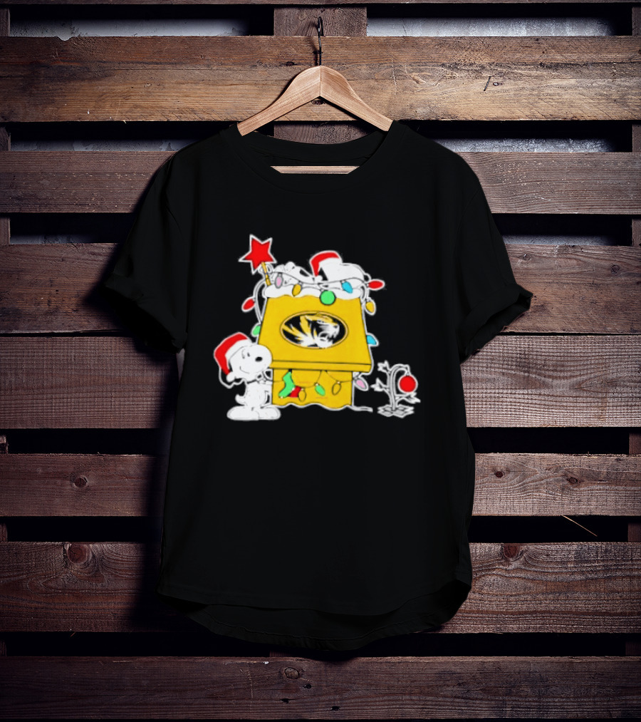 Snoopy Missouri Tigers Christmas Holiday 2025 Peanuts Festive Celebration T-Shirt