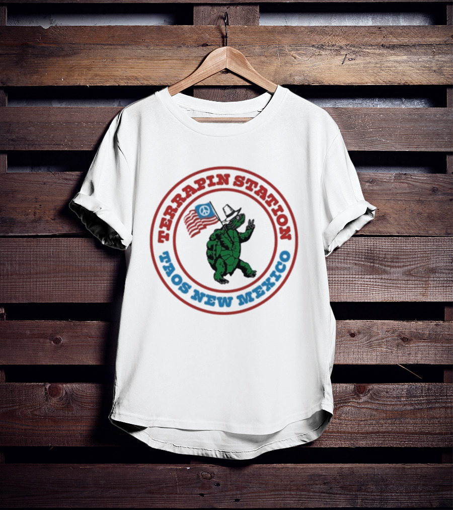 Terrapin Station Taos New Mexico Turtle With Hat And Flag T-Shirt