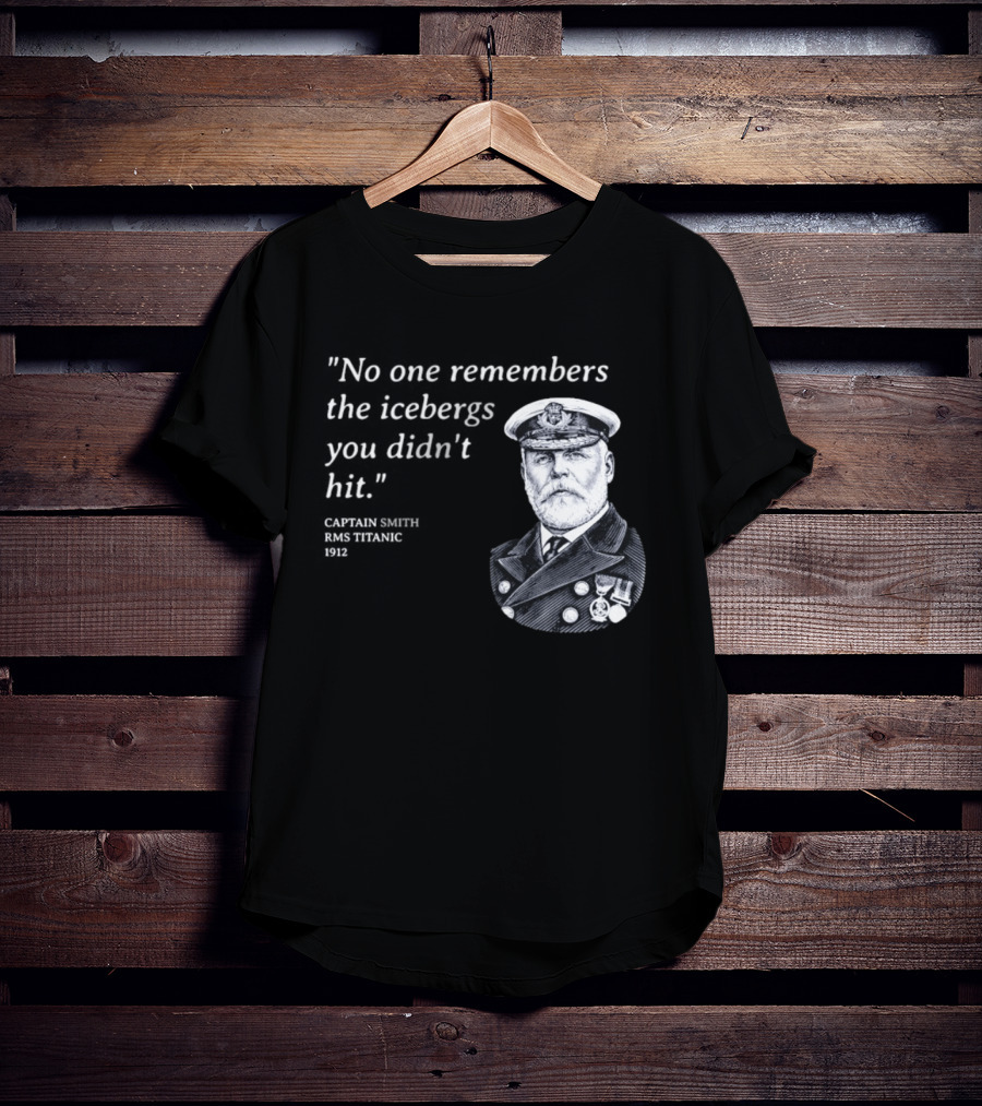 No One Remembers The Icebergs You Didn't Hit Captain Smith RMS Titanic 1912 T-Shirt