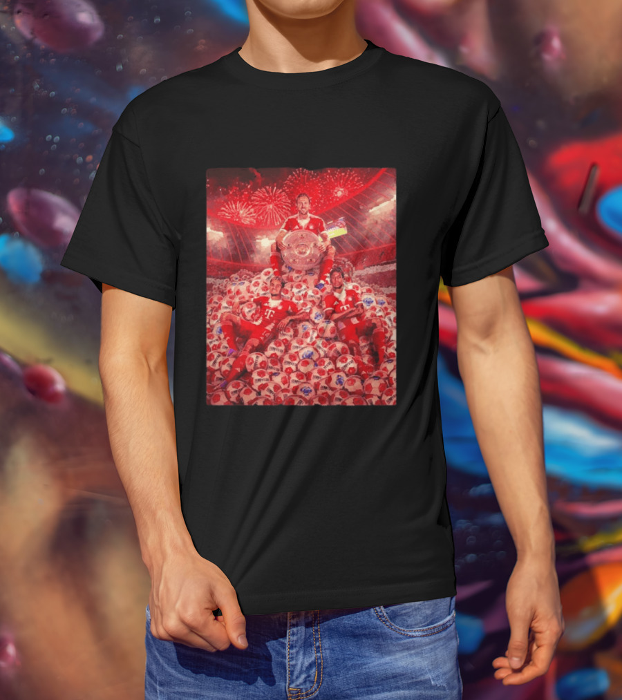 FC Bayern Munich Bundesliga Triumph Players Holding Trophy Fireworks Soccer Balls T-Shirt