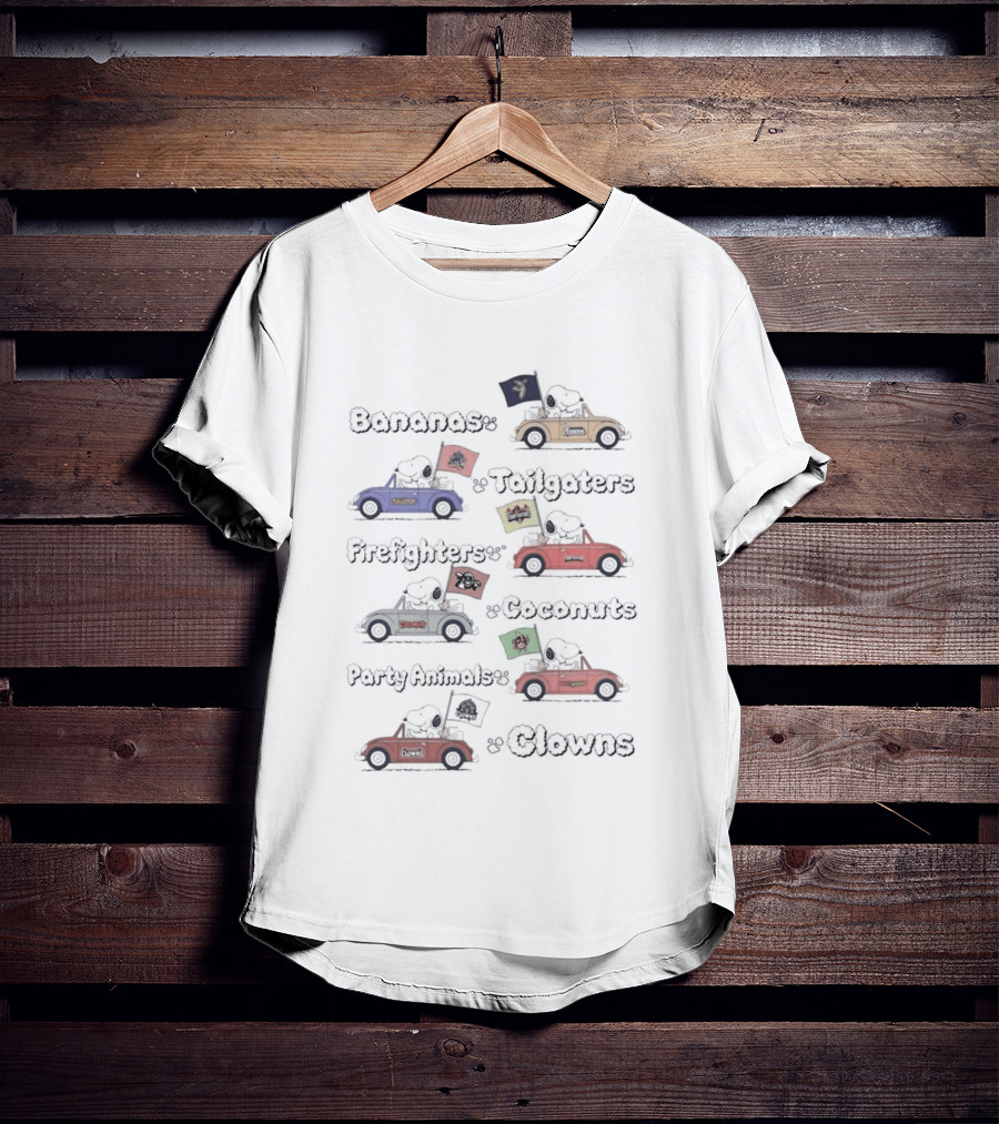 Bananas Tailgaters Peanuts Snoopy Racing Cars Flags T-Shirt