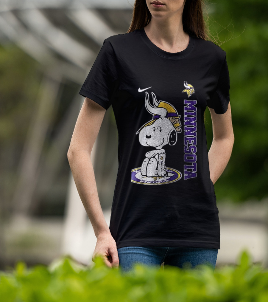 Minnesota Vikings Peanuts Snoopy Thank You For The Memories T-Shirt