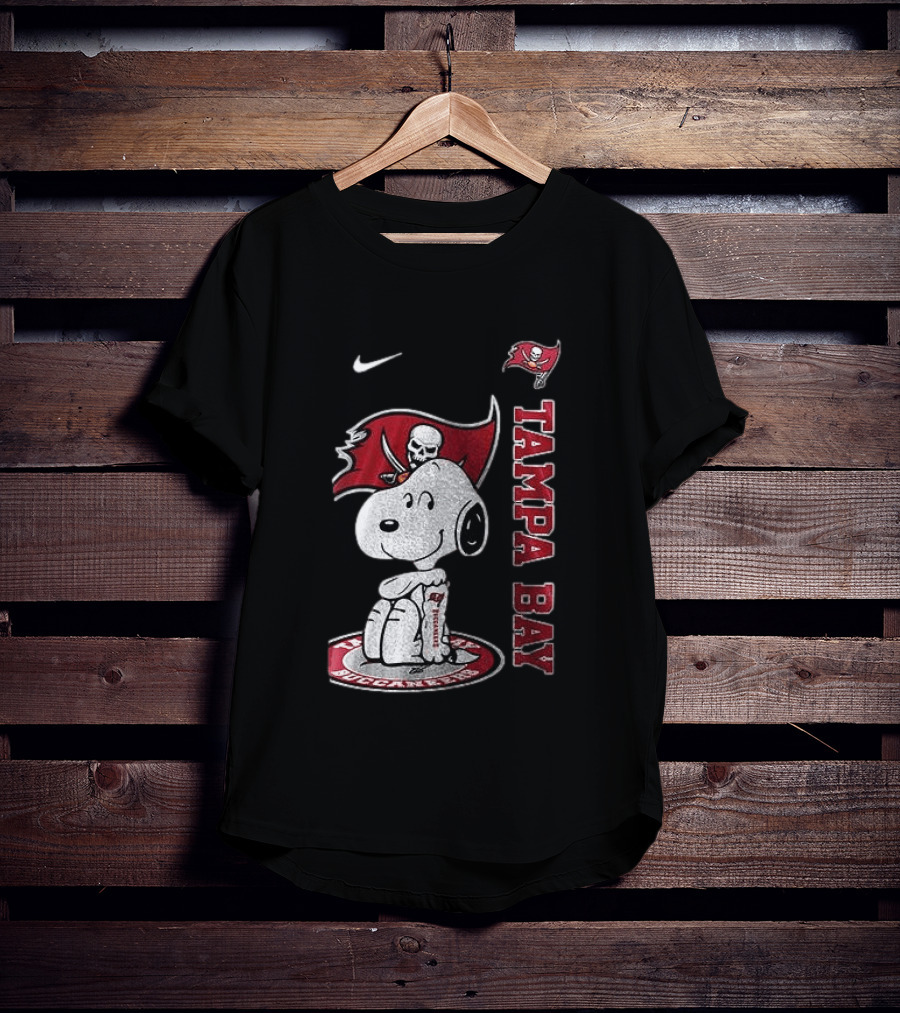 Tampa Bay Buccaneers Snoopy Football Memories Peanuts Collaboration T-Shirt