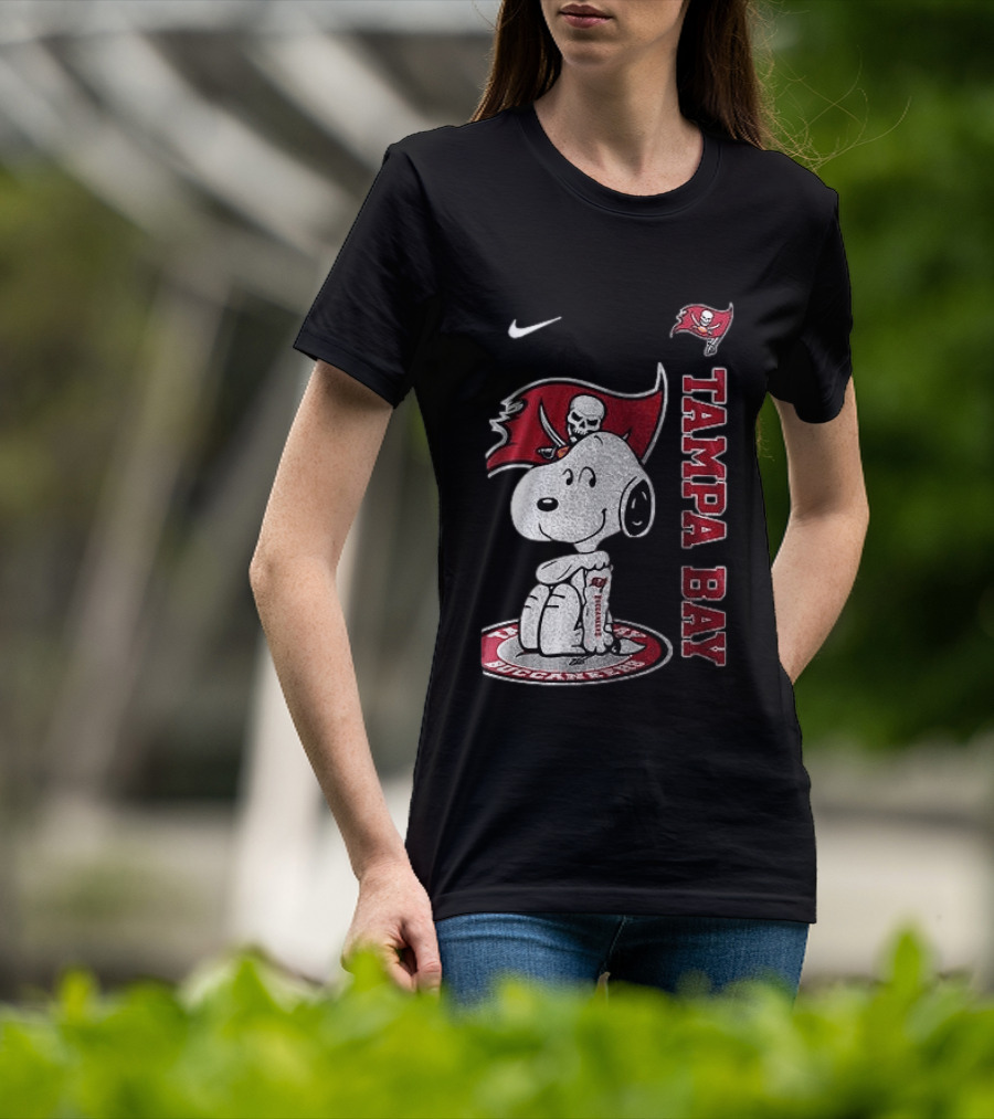 Tampa Bay Buccaneers Snoopy Football Memories Peanuts Collaboration T-Shirt