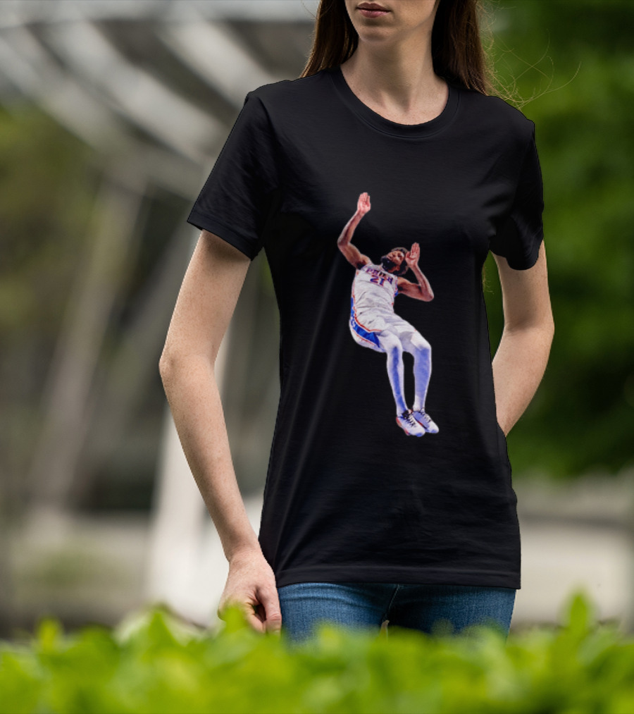 New York Knicks Mitchell Robinson Dunking On Philadelphia Player T-Shirt