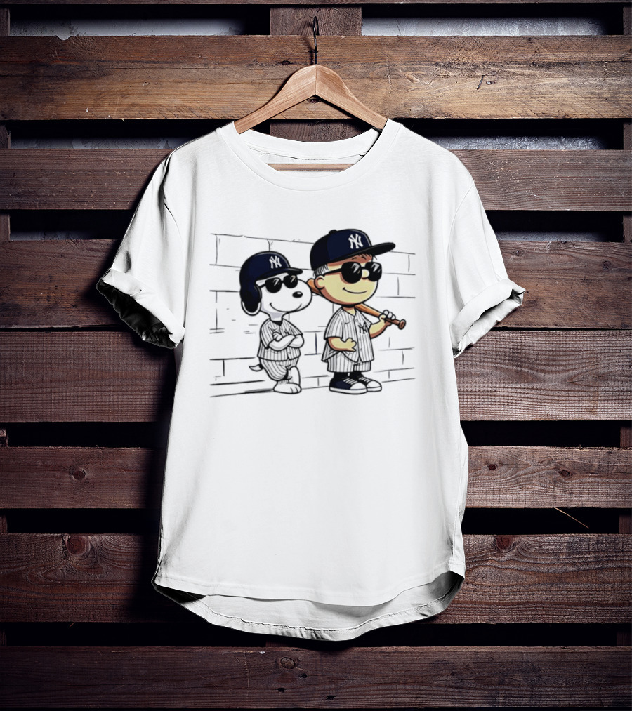 Peanuts Snoopy Charlie Brown New York Yankees Baseball Fan Collection T-Shirt
