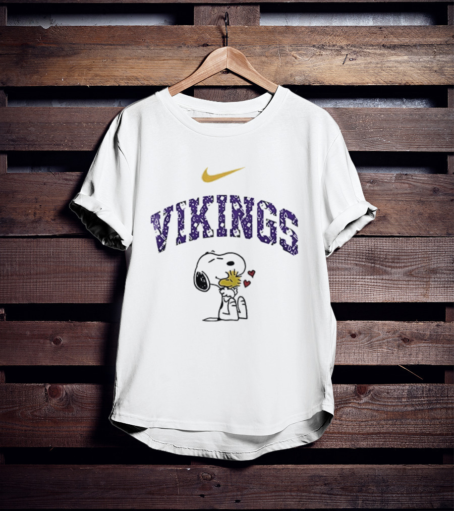 Nike Minnesota Vikings Snoopy Hugging Woodstock T-Shirt