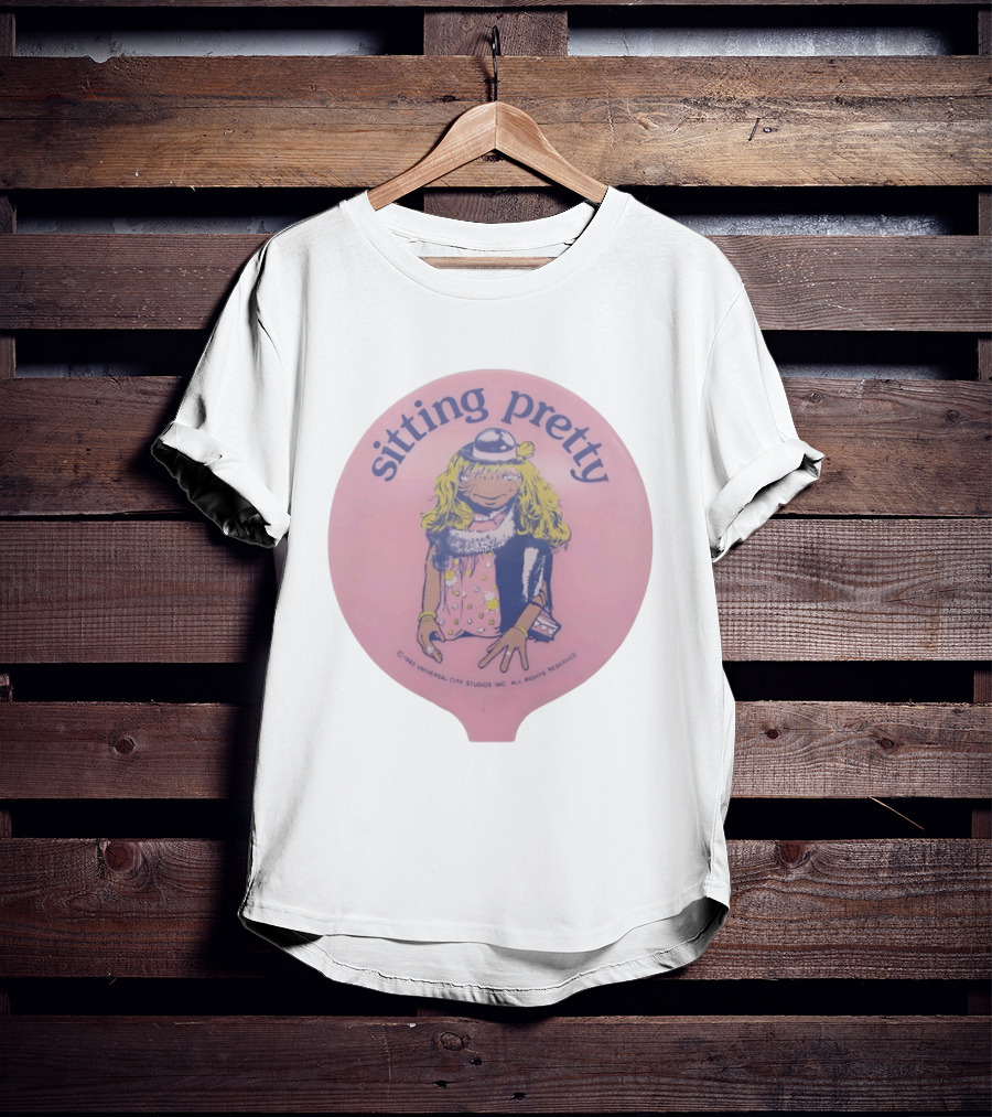 Sitting Pretty 1982 Universal City Studios ET T-Shirt