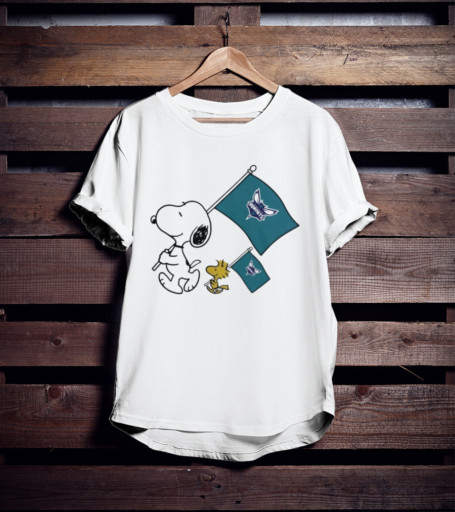 Snoopy And Woodstock Charlotte Hornets Flag Display T-Shirt