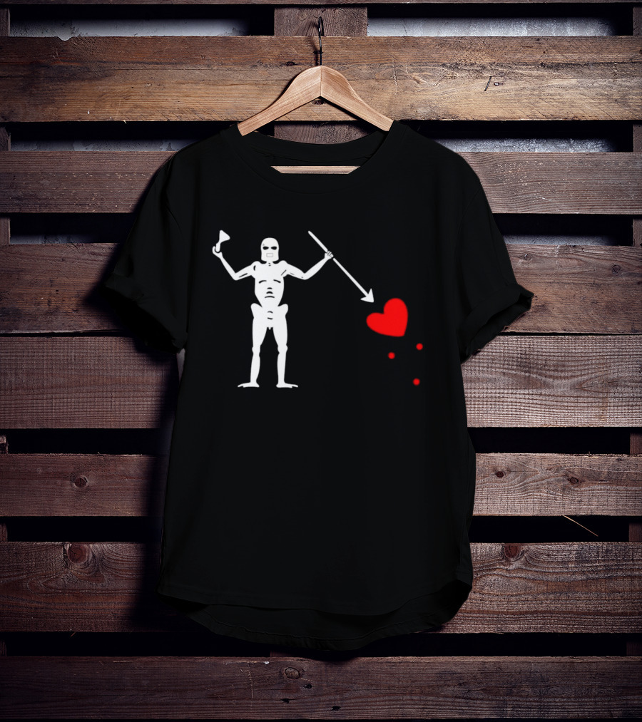 Skeleton With Spear And Heart Symbol Edward Blackbeard Teach T-Shirt