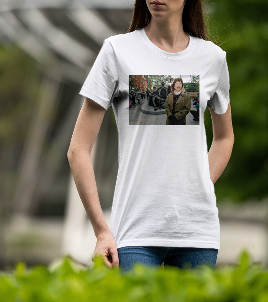 Diane Carlson Evans Vietnam Women's Memorial Campaign Leader Dies At 79 T-Shirt