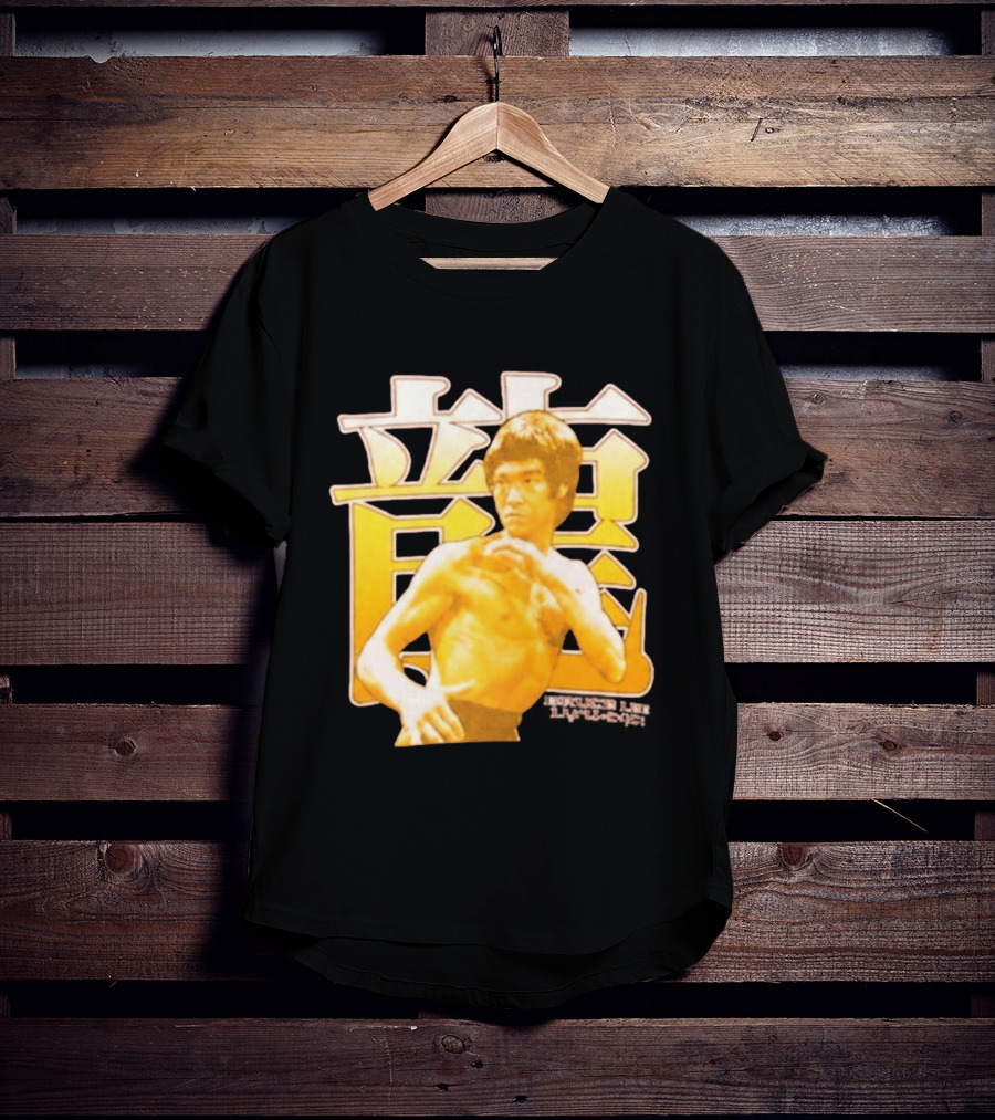 Bruce Lee Iconic Martial Arts Pose Chinese Characters T-Shirt