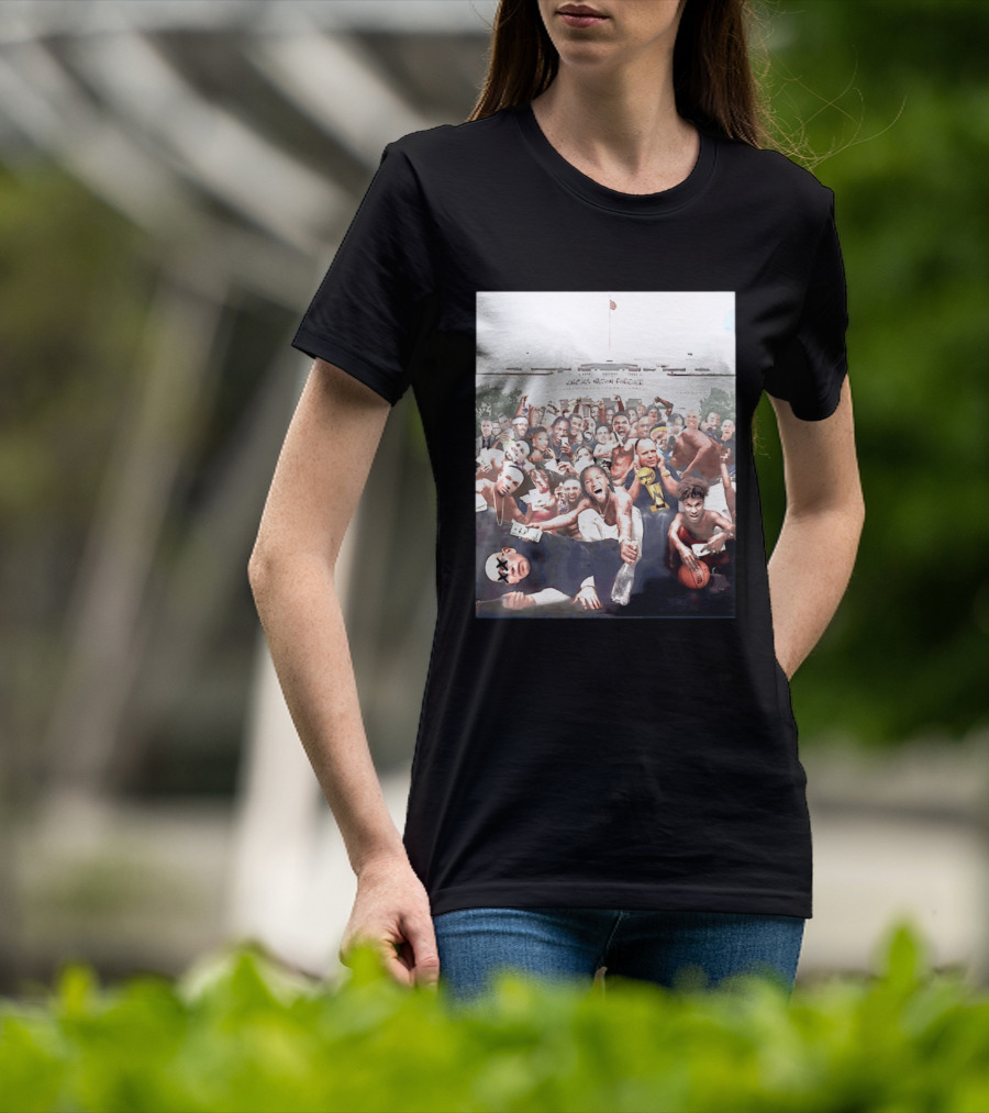 Knicks Nation Forever With Gathering Of Celebratory Fans And Players T-Shirt