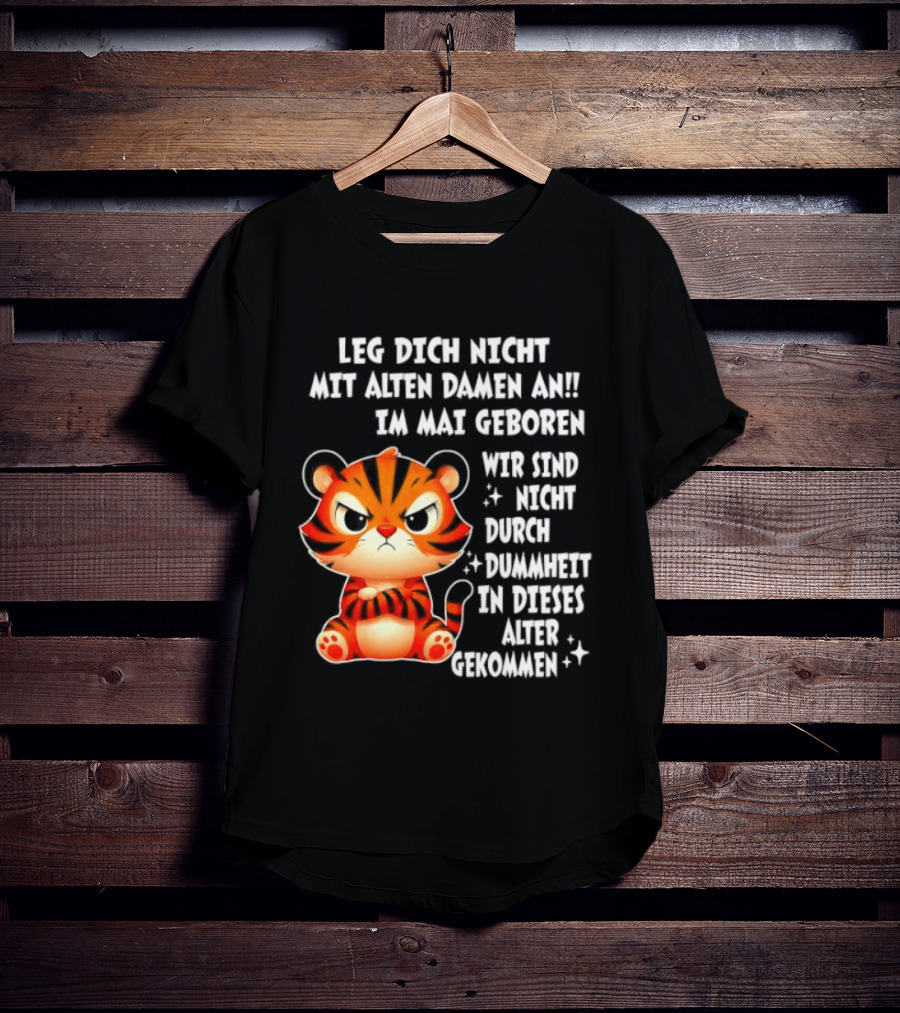 Leg Dich Nicht Mit Alten Damen An Im Mai Geboren Tiger T-Shirt