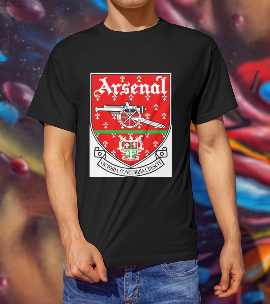 Arsenal FC Victoria Concordia Crescit Deus Per Omnia Crest Featuring Classic Cannon And Shield T-Shirt