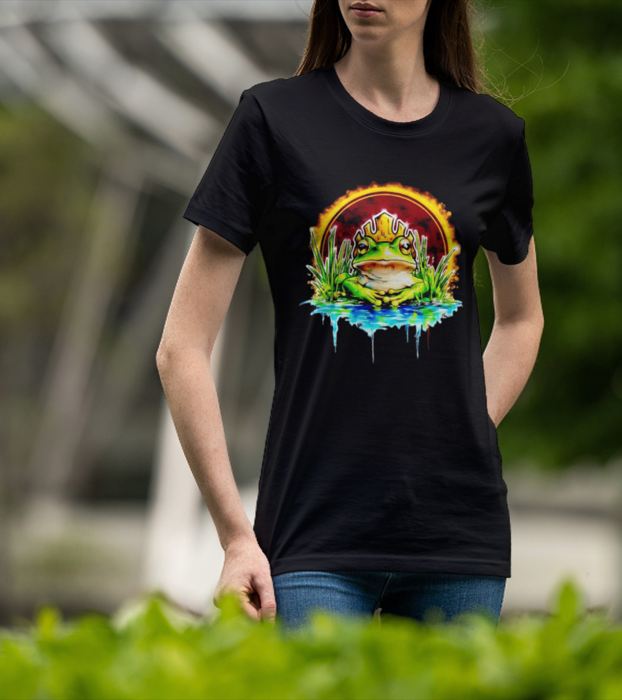 Frog King Crown Pond Nature Amphibian Wildlife Majestic Regal Water Scene T-Shirt