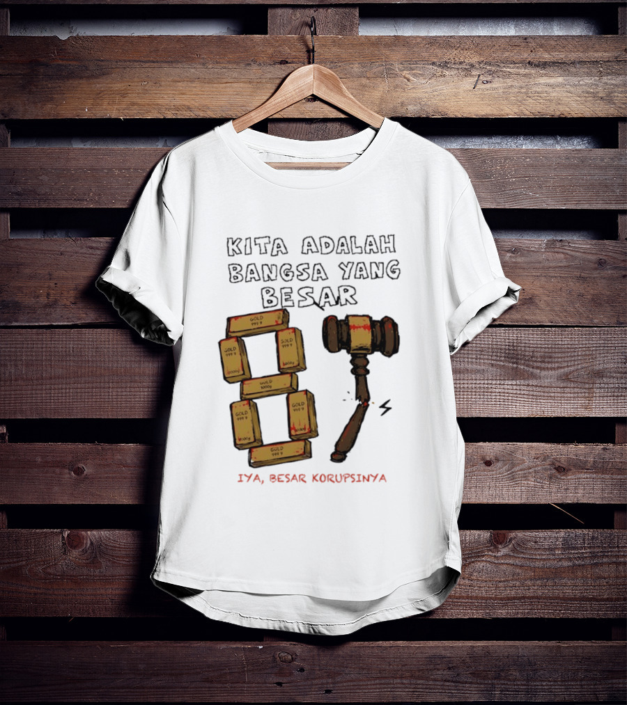 Kita Adalah Bangsa Yang Besar Iya Besar Korupsinya Gold Bars And Gavel T-Shirt