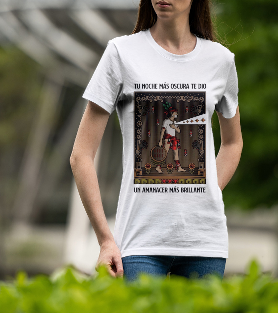 Tu Noche Más Oscura Te Dio Un Amanecer Más Brillante Guerrero Azteca Arte Mexicano Tradicional T-Shirt