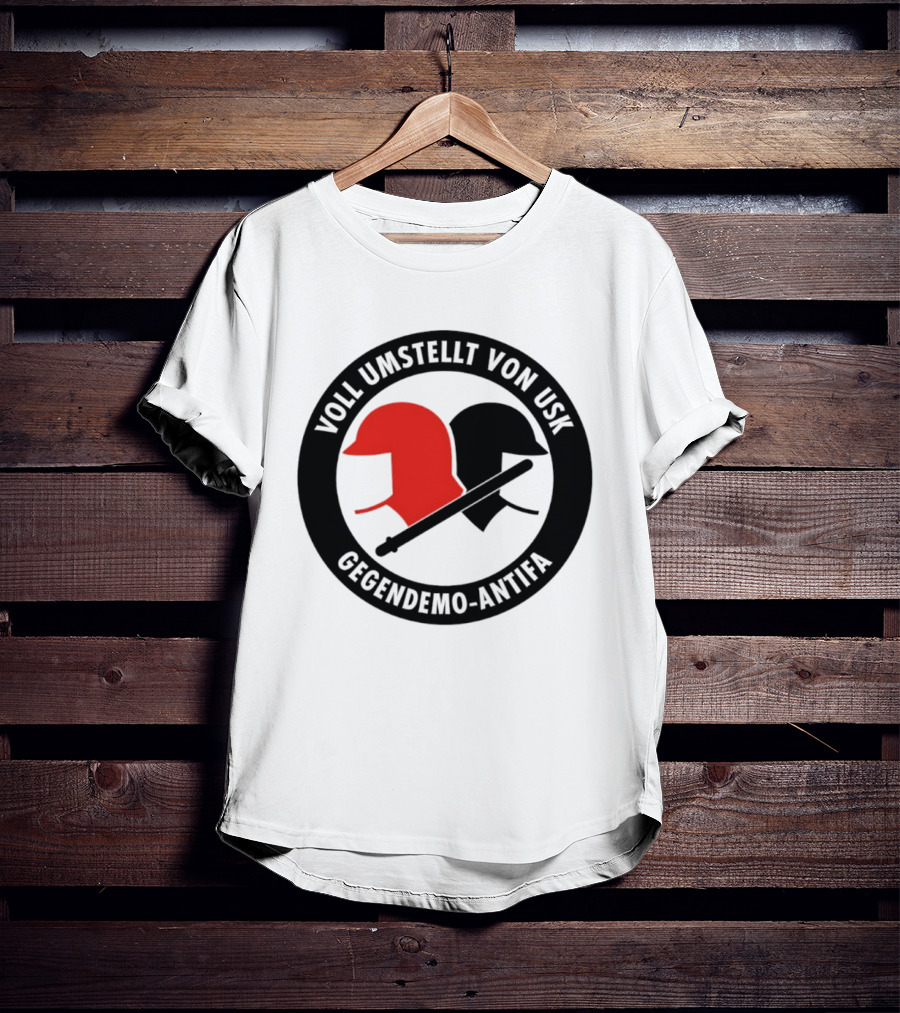 Voll Umstellt Von USK Gegendemo Antifa Helmet T-Shirt