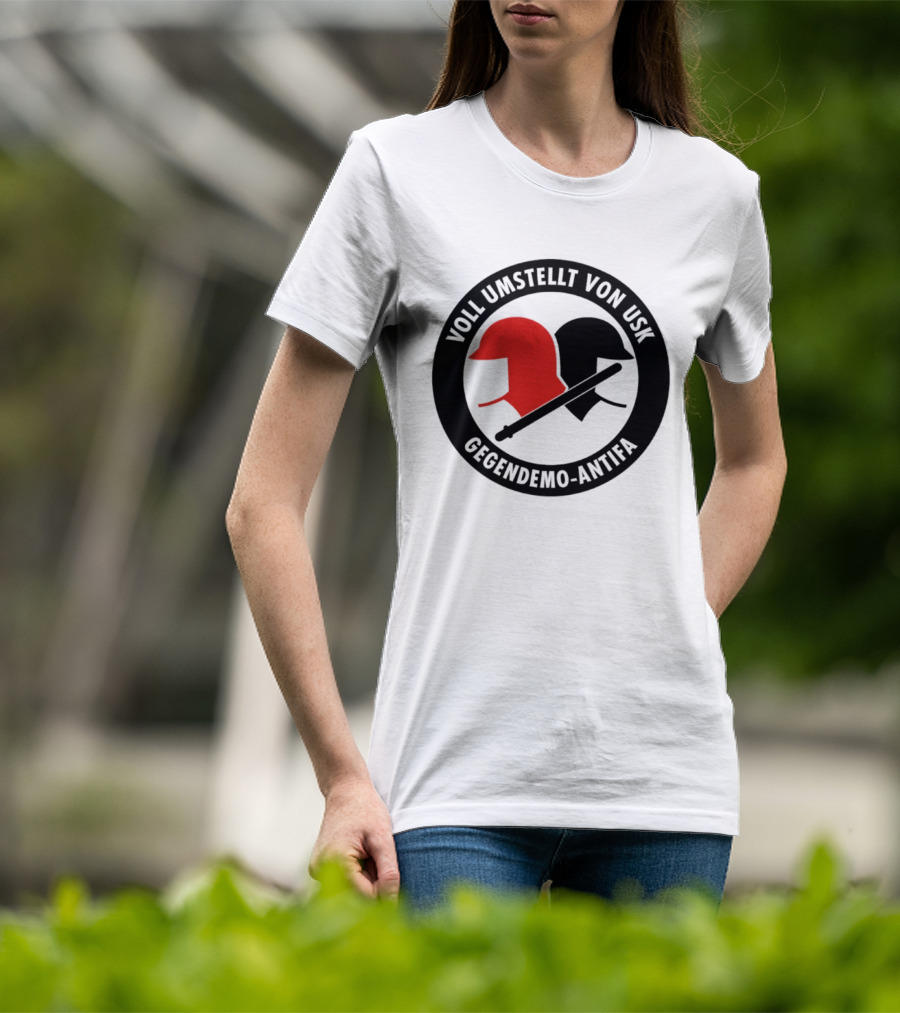 Voll Umstellt Von USK Gegendemo Antifa Helmet T-Shirt