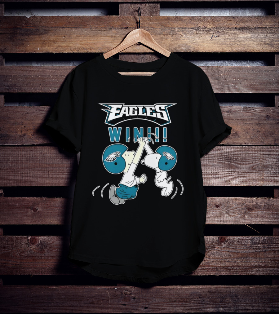Philadelphia Eagles Win Peanuts Snoopy And Charlie Brown High Five T-Shirt