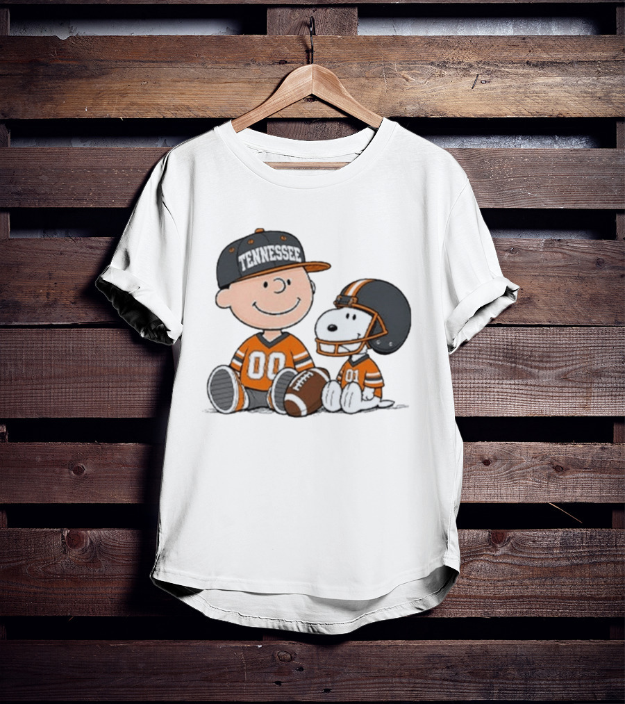 Tennessee Football Charlie Brown Snoopy Peanuts 00 01 T-Shirt