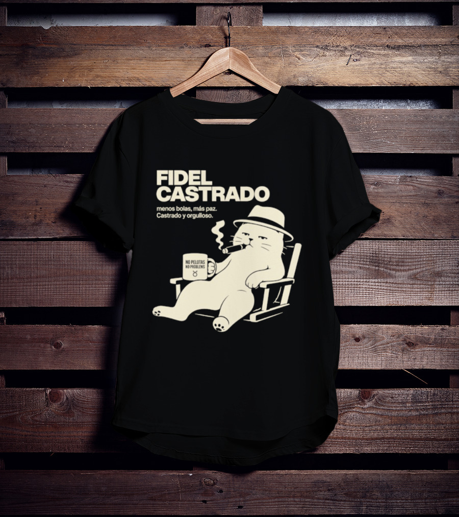 Fidel Castrado Menos Bolas Mas Paz Cat Con Silla Sombrero Cigarro T-Shirt