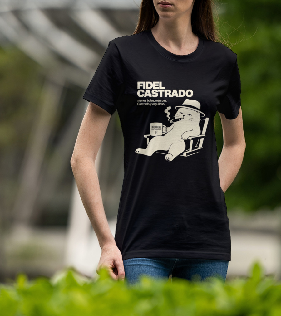 Fidel Castrado Menos Bolas Mas Paz Cat Con Silla Sombrero Cigarro T-Shirt