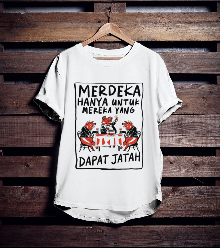 Merdeka Hanya Untuk Mereka Yang Dapat Jatah Empat Babi Berpesta Di Meja Makan T-Shirt