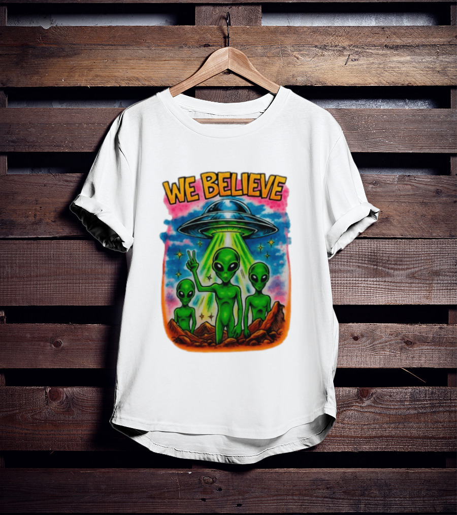 We Believe Aliens UFO Extraterrestrial Peaceful Green Aliens Stars Cosmic Scene T-Shirt