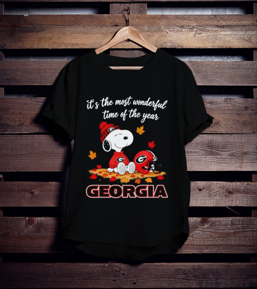 Georgia Bulldogs Snoopy It's The Most Wonderful Time Of The Year Autumn Leaves 2026 T-Shirt