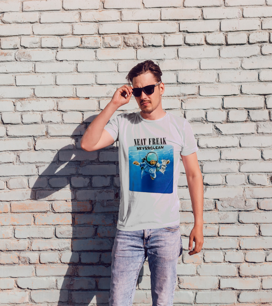 Neat Freak Neverclean Diver Catching Litter T-Shirt