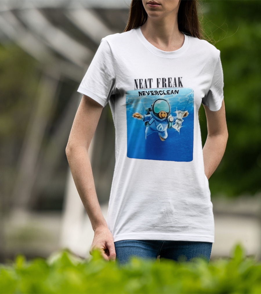 Neat Freak Neverclean Diver Catching Litter T-Shirt