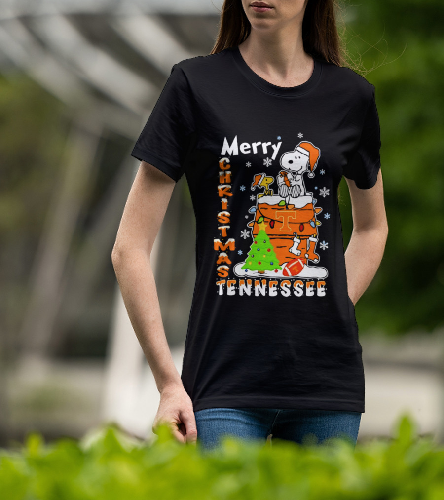 Snoopy Woodstock Christmas 2026 Tennessee Volunteers Football Santa Hat T-Shirt