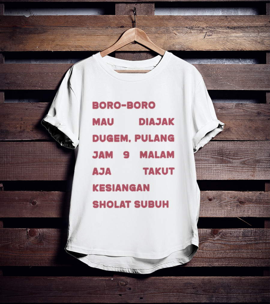 Boro Boro Mau Diajak Dugem Pulang Jam 9 Malam Aja Takut Kesiangan Sholat Subuh Viral Phrase Indonesia T-Shirt