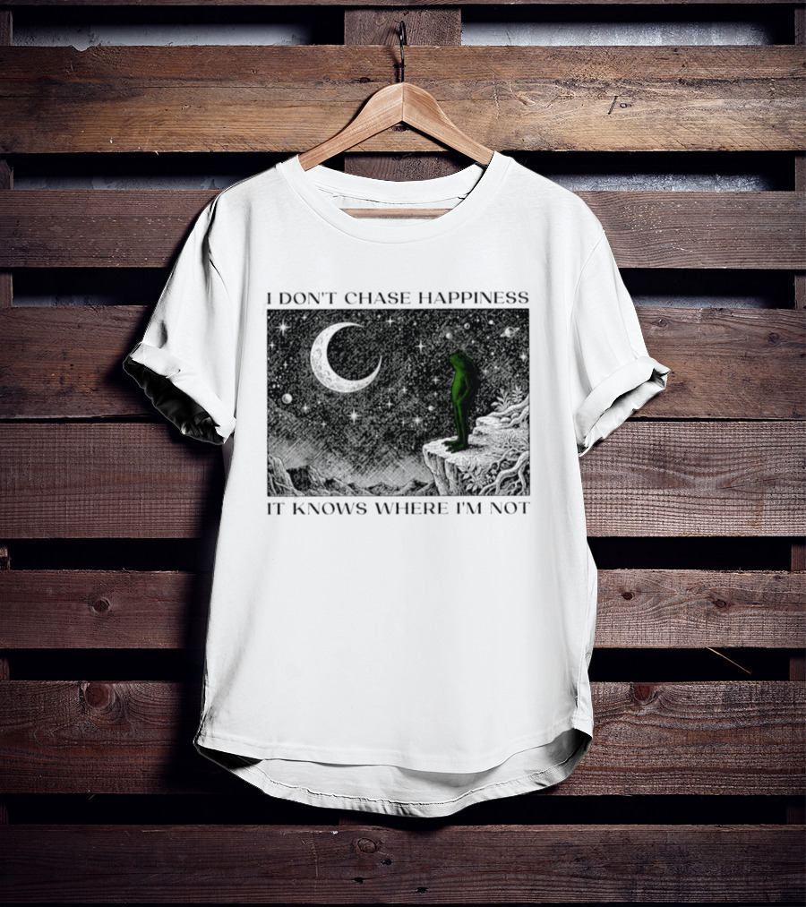 I Don't Chase Happiness It Knows Where I'm Not Frog Moonlit Starry Night T-Shirt