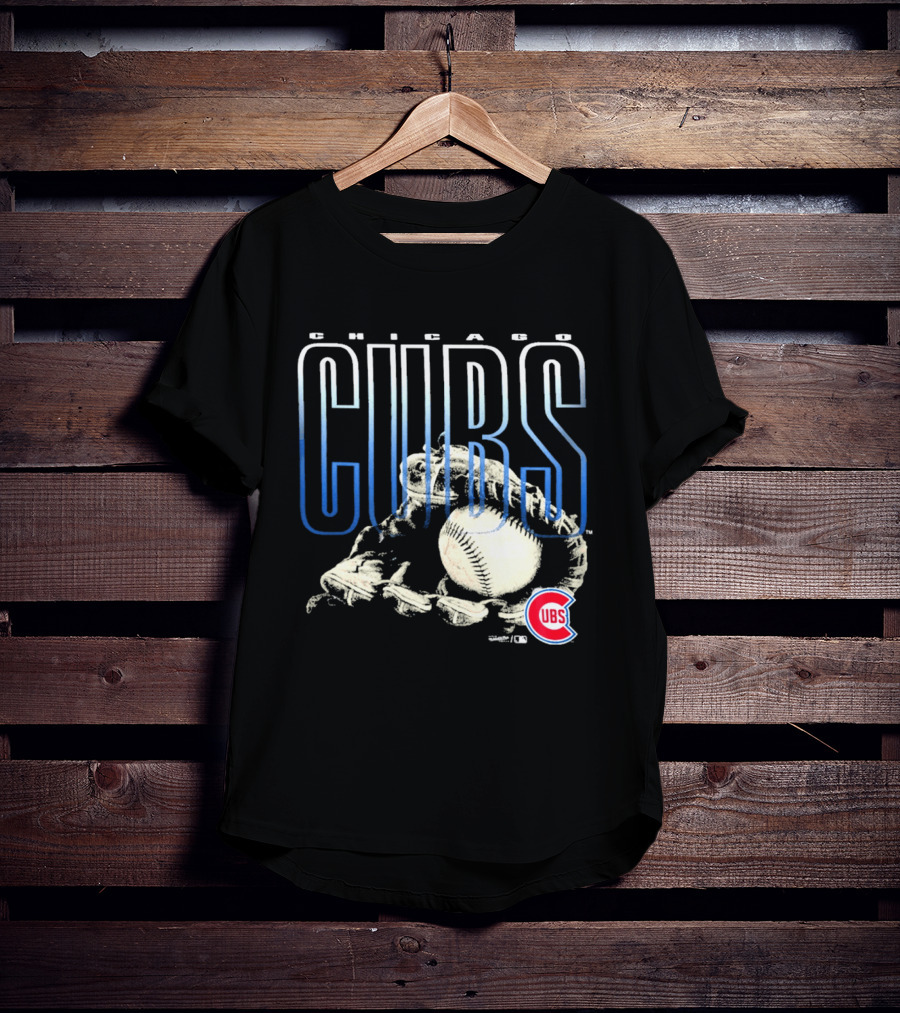 Chicago Cubs Fly Ball Baseball Team Logo Sports Fan T-Shirt