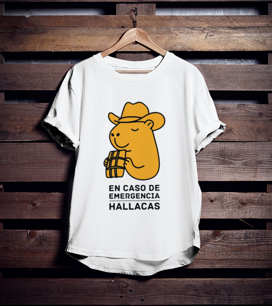 En Caso De Emergencia Hallacas Capybara Cowboy Hat T-Shirt