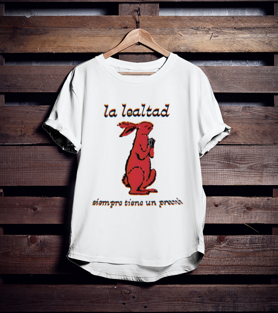La Lealtad Siempre Tiene Un Precio Conejo Rojo T-Shirt
