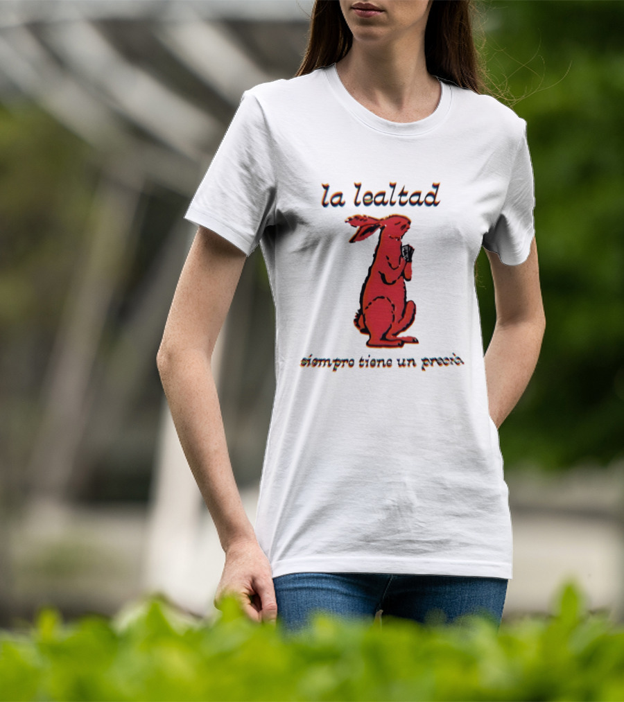 La Lealtad Siempre Tiene Un Precio Conejo Rojo T-Shirt