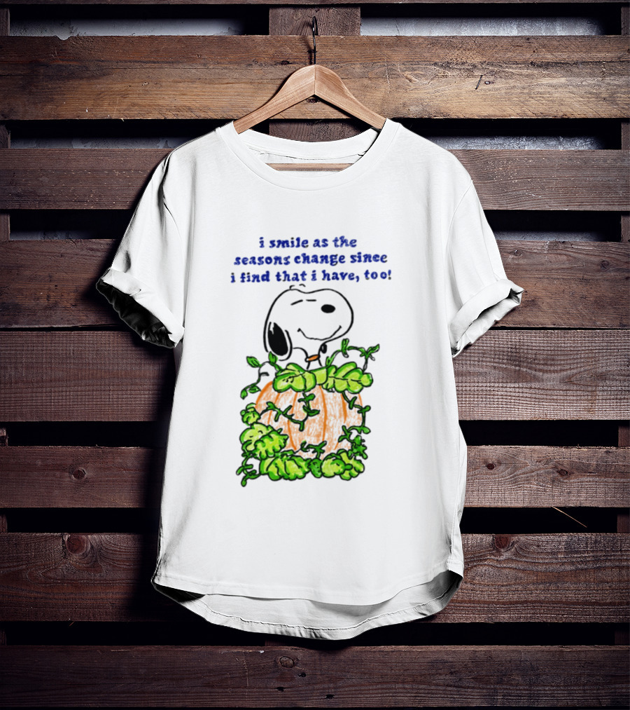 I Smile As The Seasons Change I Find That I Have Too Snoopy Pumpkin T-Shirt