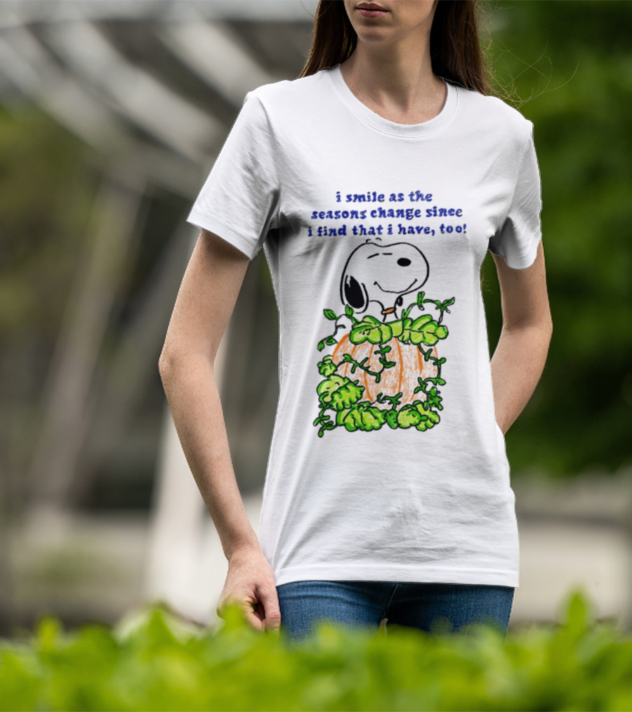 I Smile As The Seasons Change I Find That I Have Too Snoopy Pumpkin T-Shirt