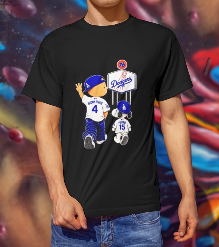 Charlie Brown Snoopy Los Angeles Dodgers Brown Pride Perro Baseball 76 T-Shirt