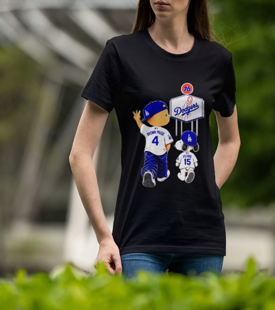 Charlie Brown Snoopy Los Angeles Dodgers Brown Pride Perro Baseball 76 T-Shirt