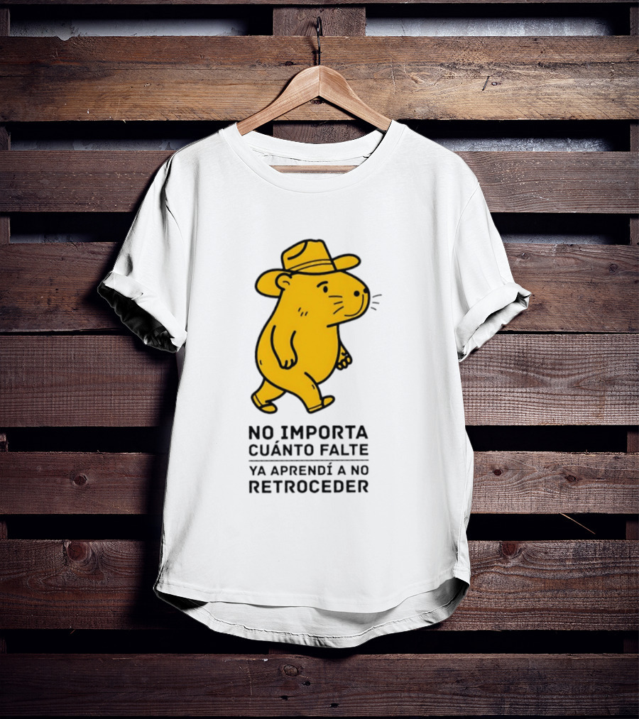 Capybara No Importa Cuánto Falte Ya Aprendí A No Retroceder Sombrero Amarillo T-Shirt