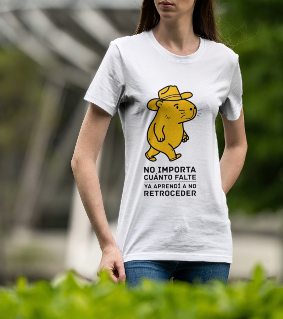 Capybara No Importa Cuánto Falte Ya Aprendí A No Retroceder Sombrero Amarillo T-Shirt