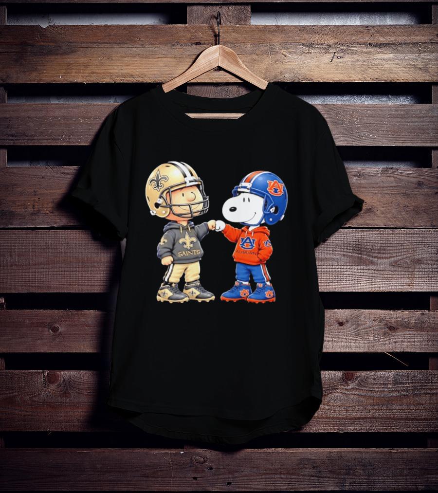 Charlie Brown Saints And Snoopy Auburn Tigers Fist Bump Football T-Shirt