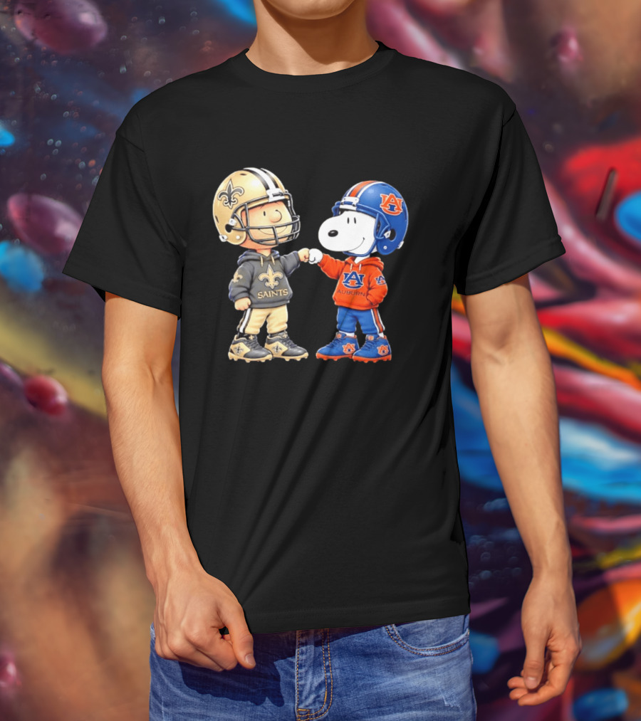 Charlie Brown Saints And Snoopy Auburn Tigers Fist Bump Football T-Shirt